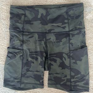 Lululemon FF Short 6” camo green